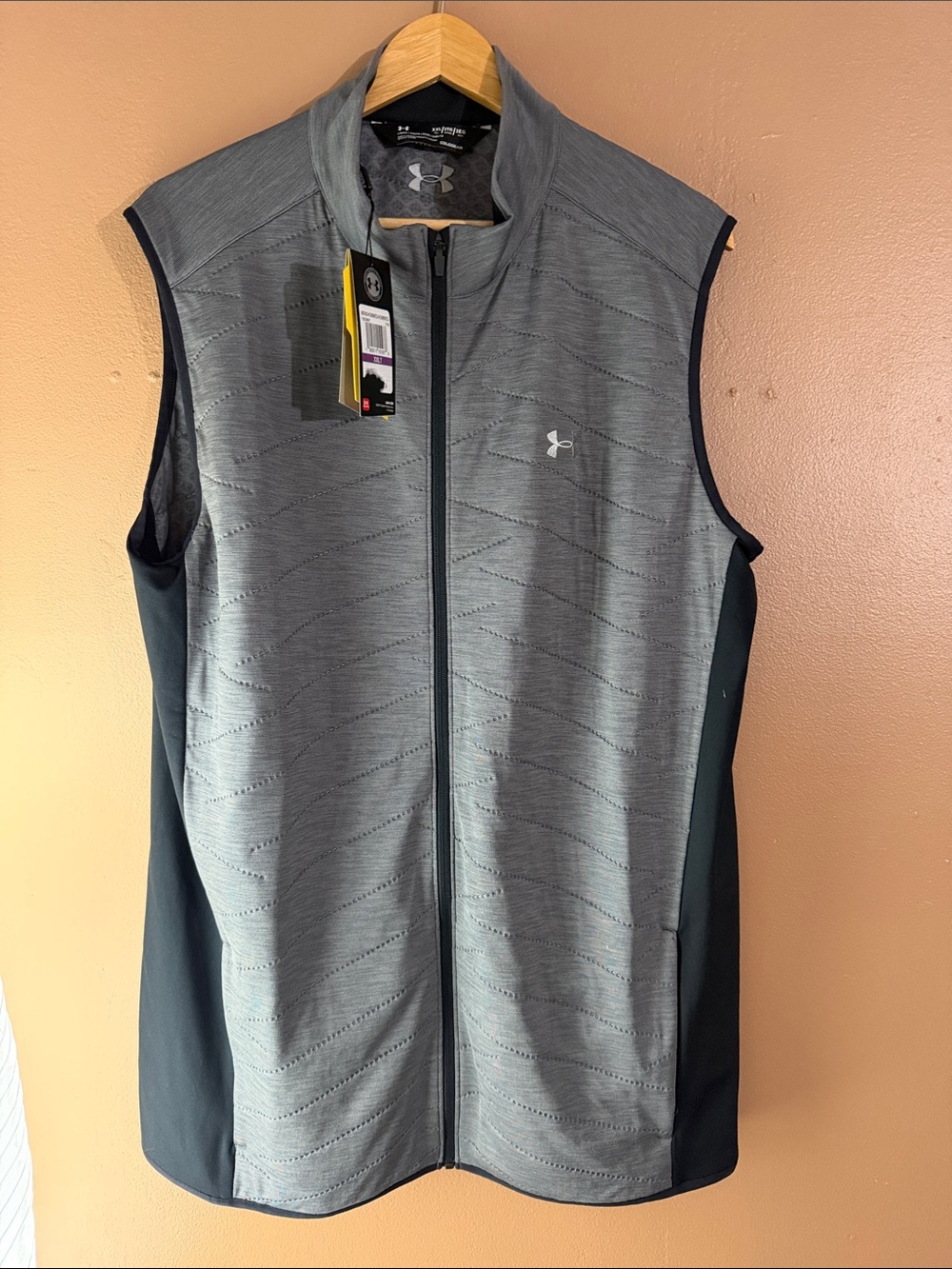 Under Armour Men’s Gray and Black Quilted Performance Vest